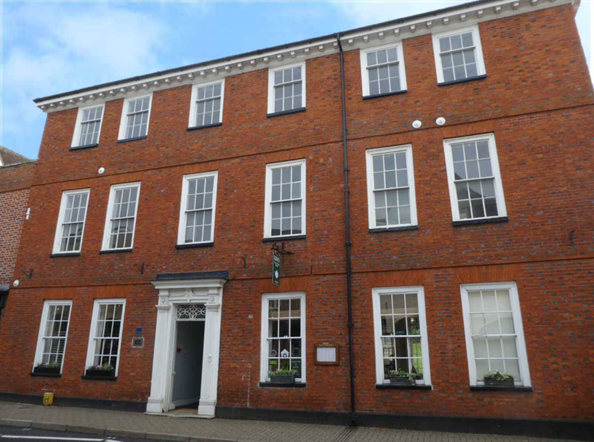 TO LET SECOND FLOOR OFFICE SUITE SAFFRON WALDEN £12,000 PA www